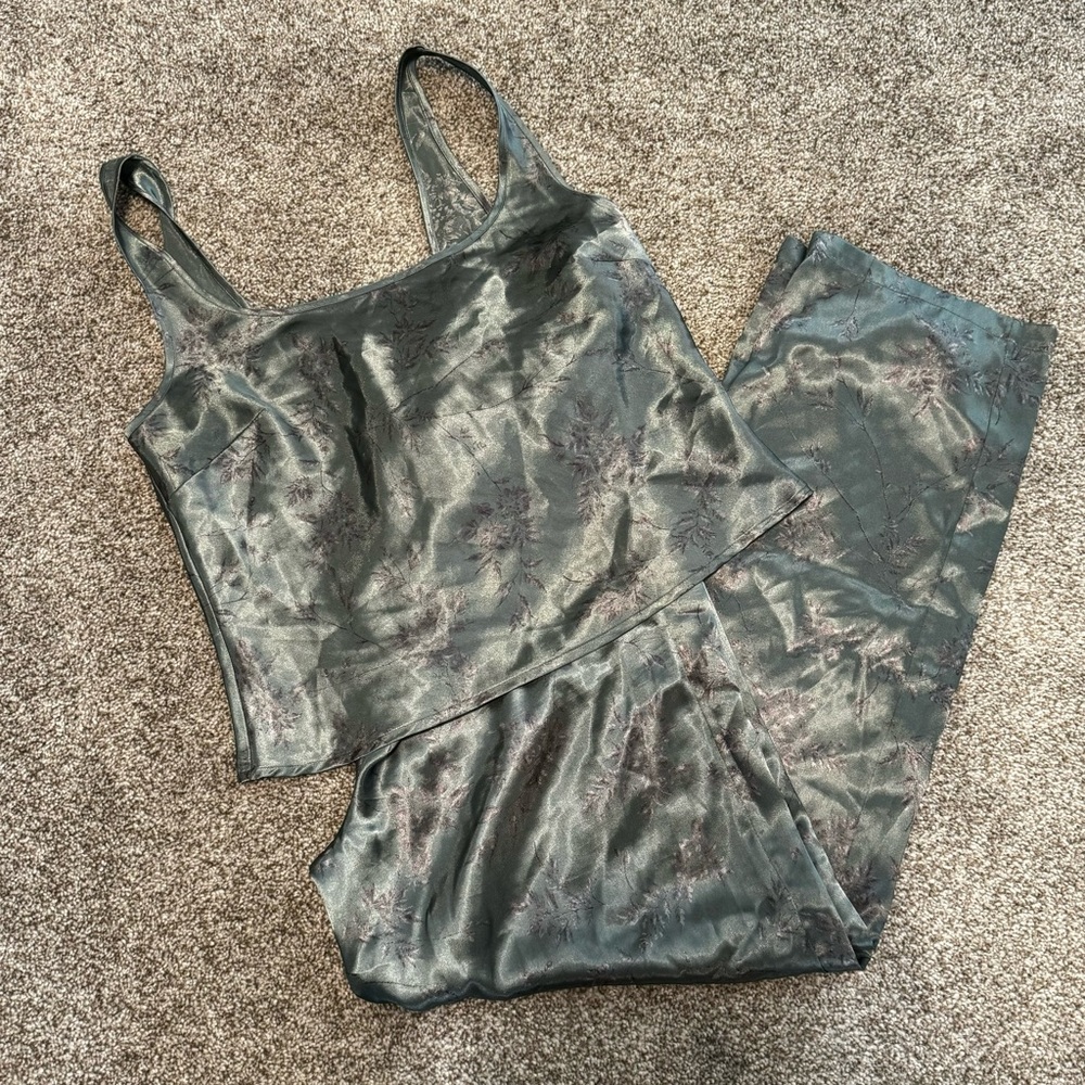 Victoria's Secret Small 2 Piece Green Print PJ Set Silky Leaves Sleeveless Pant